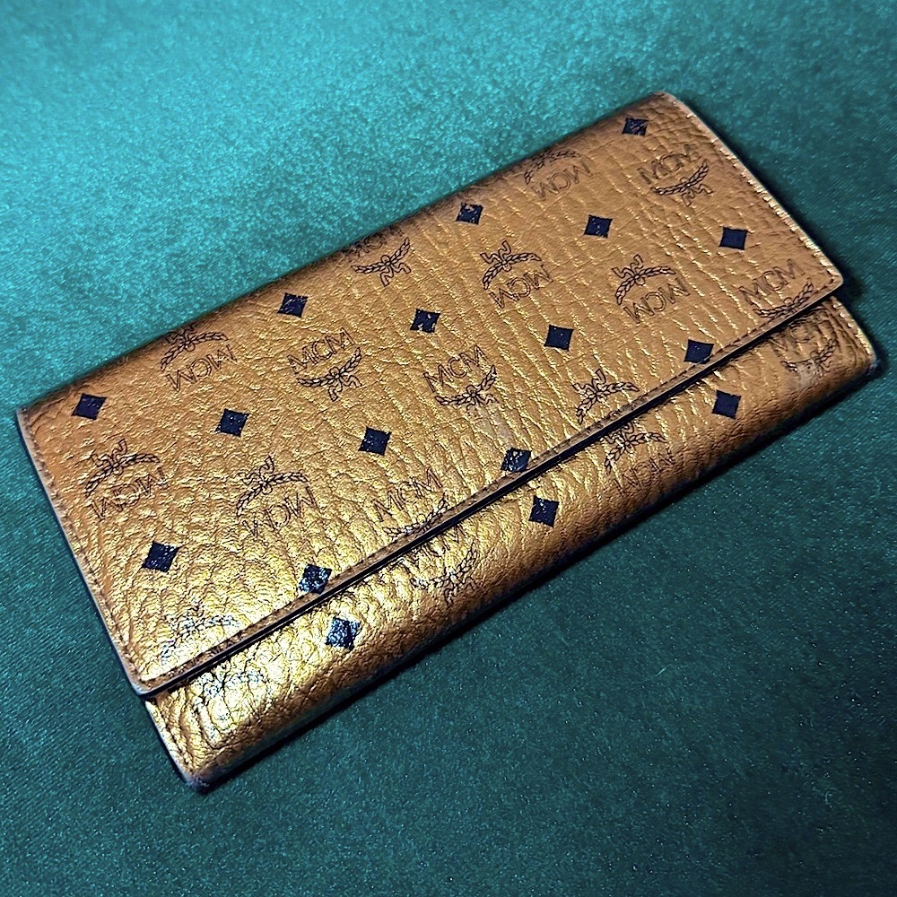 MCM Metallic Visetos Continental Flap
Gold Textured Wallet with Black Accents